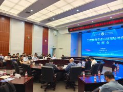专家组由组长顾菊平传授以及张小刚传授、诸葛